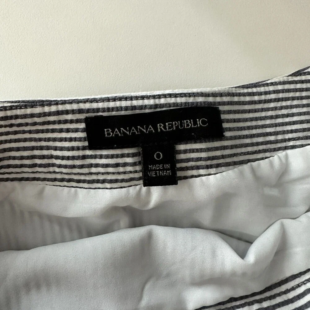 BANANA REPUBLIC 2 Pc Pullover Puff Sleeve Shirt Ruffle Skirt Size XS Gray Stripe